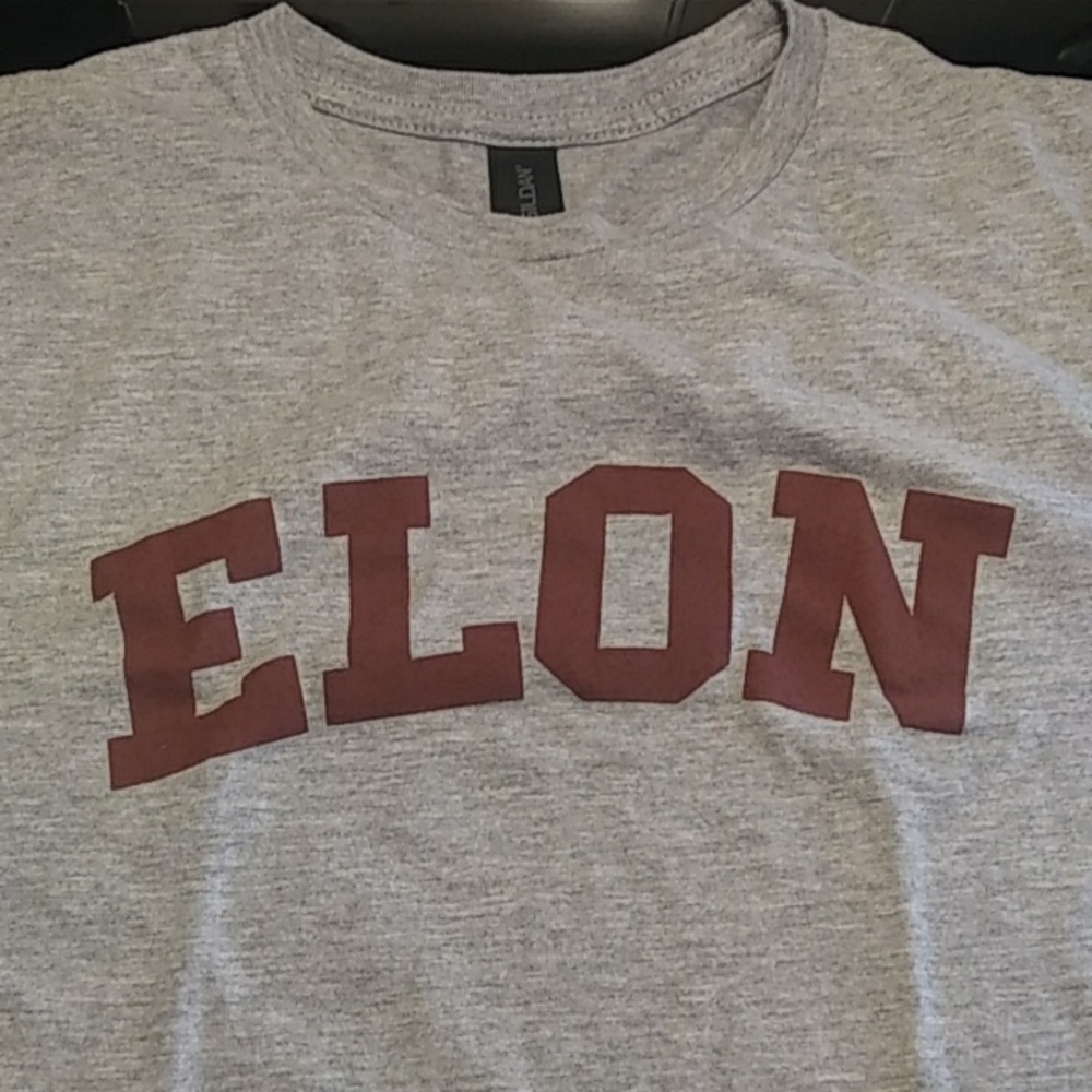 ❤️Gildan graphic tee❤️